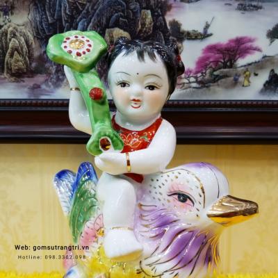 Tượng Tiên Đồng Ngọc Nữ vác trái đào và gậy như ý